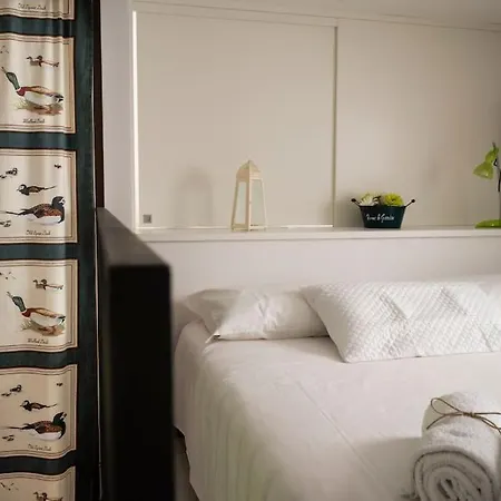 Spacious In Strategic Location - 아파트