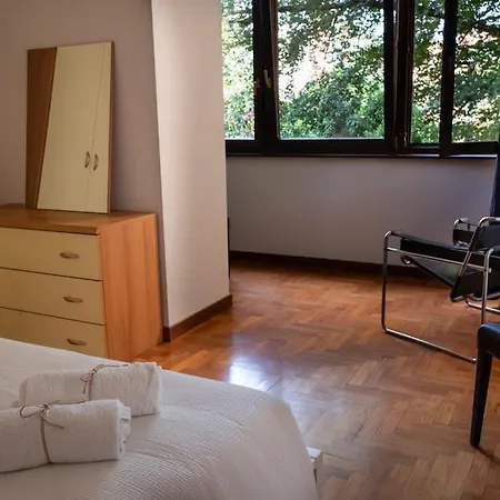 Spacious In Strategic Location - 아파트